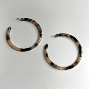 Machete tortoiseshell hoop earrings